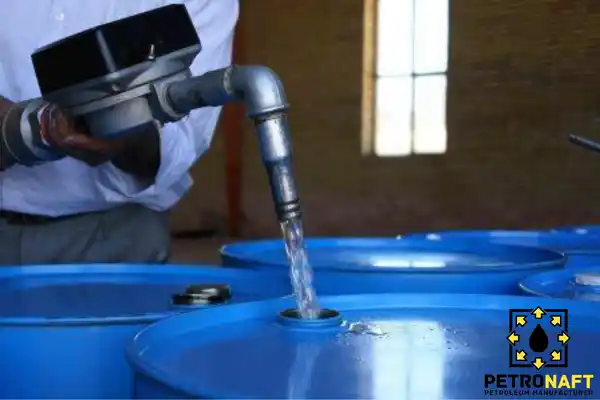 Filling the barrel of liquid paraffin