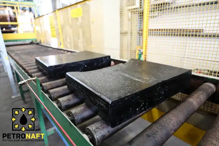 Molds from the oxidized bitumen production on a conveyor