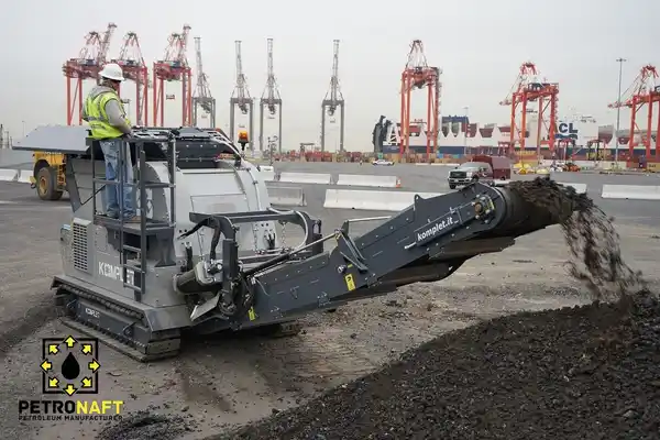 Asphalt production machine by combining bitumen and asphalt